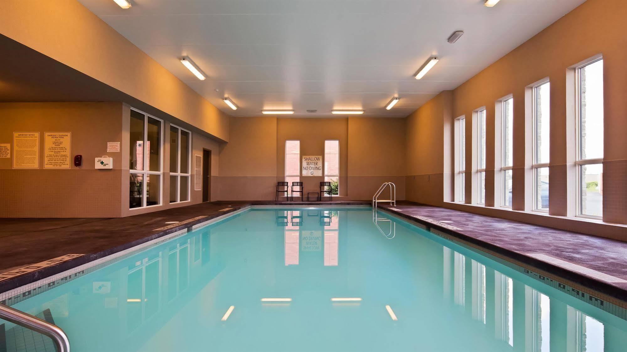 Best Western London Airport Inn & Suites Εξωτερικό φωτογραφία