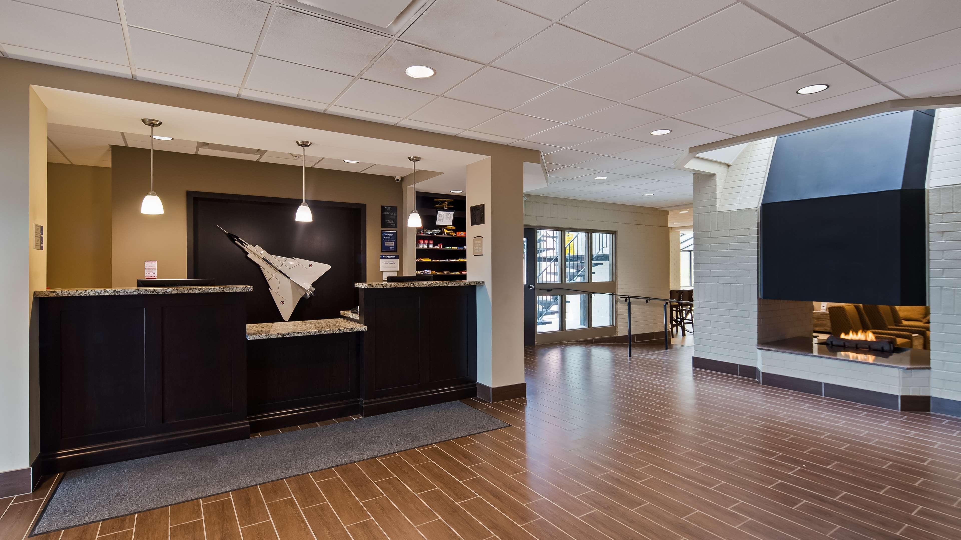 Best Western London Airport Inn & Suites Εξωτερικό φωτογραφία